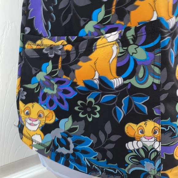 Disney The Lion King Simba Ladies Scrub Top Short Sleeve Shirt Size XS Medical - Picture 4 of 11